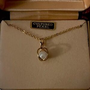 Cultured pearl necklace